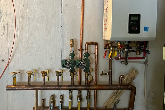 Copper manifold and pumps for the radiant floors